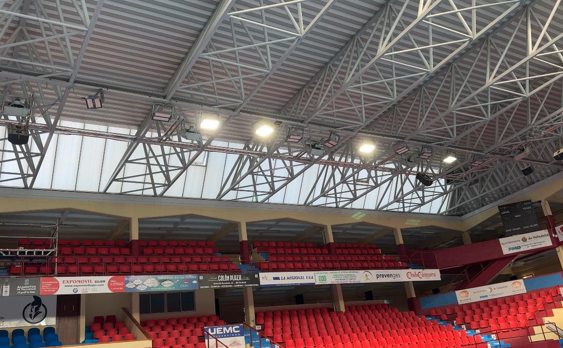 Nueva iluminación en el polideportivo Huerta del Rey