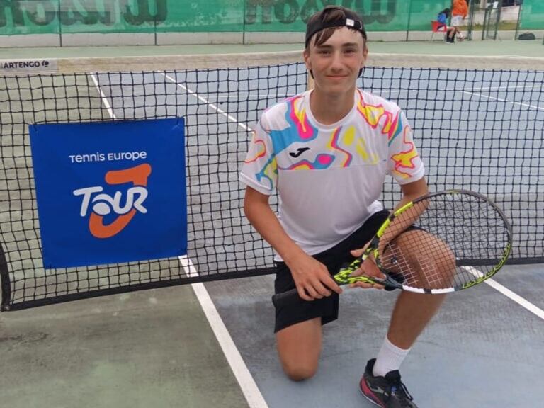 El almeriense Darío Ruiz, campeón en la categoría individual y en dobles en el Tennis Europe U16 de Penina.