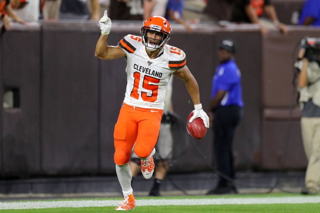 Damon Sheehy-Guiseppi celebra el touchdown.