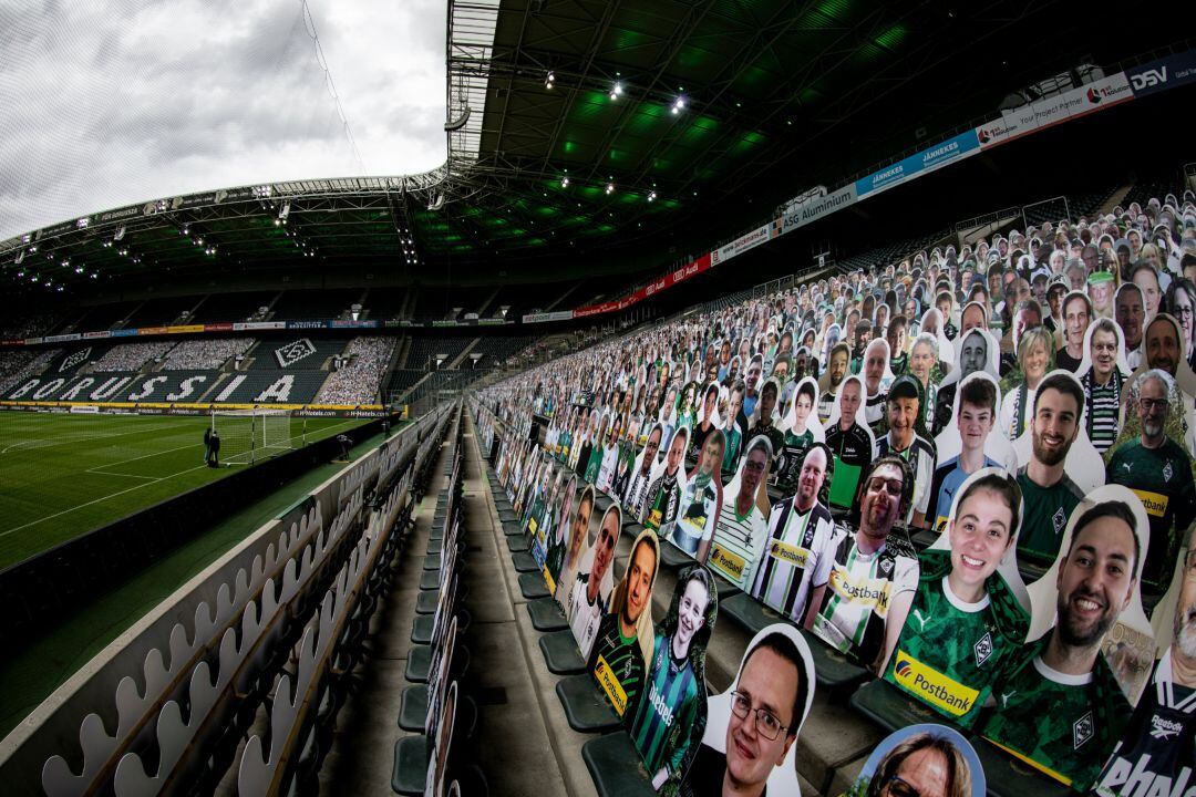 Borussia Park con la afición de cartón en sus gradas 