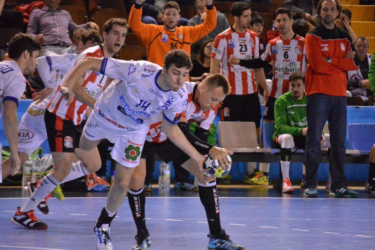 El ABANCA Ademar no pasó del empate ante el BM Puerto Sagunto