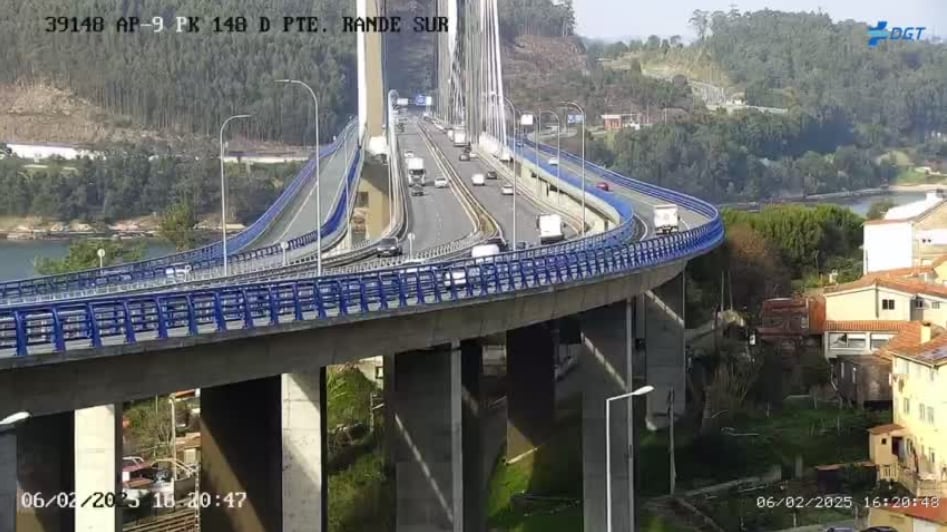 Tráfico en el puente de Rande