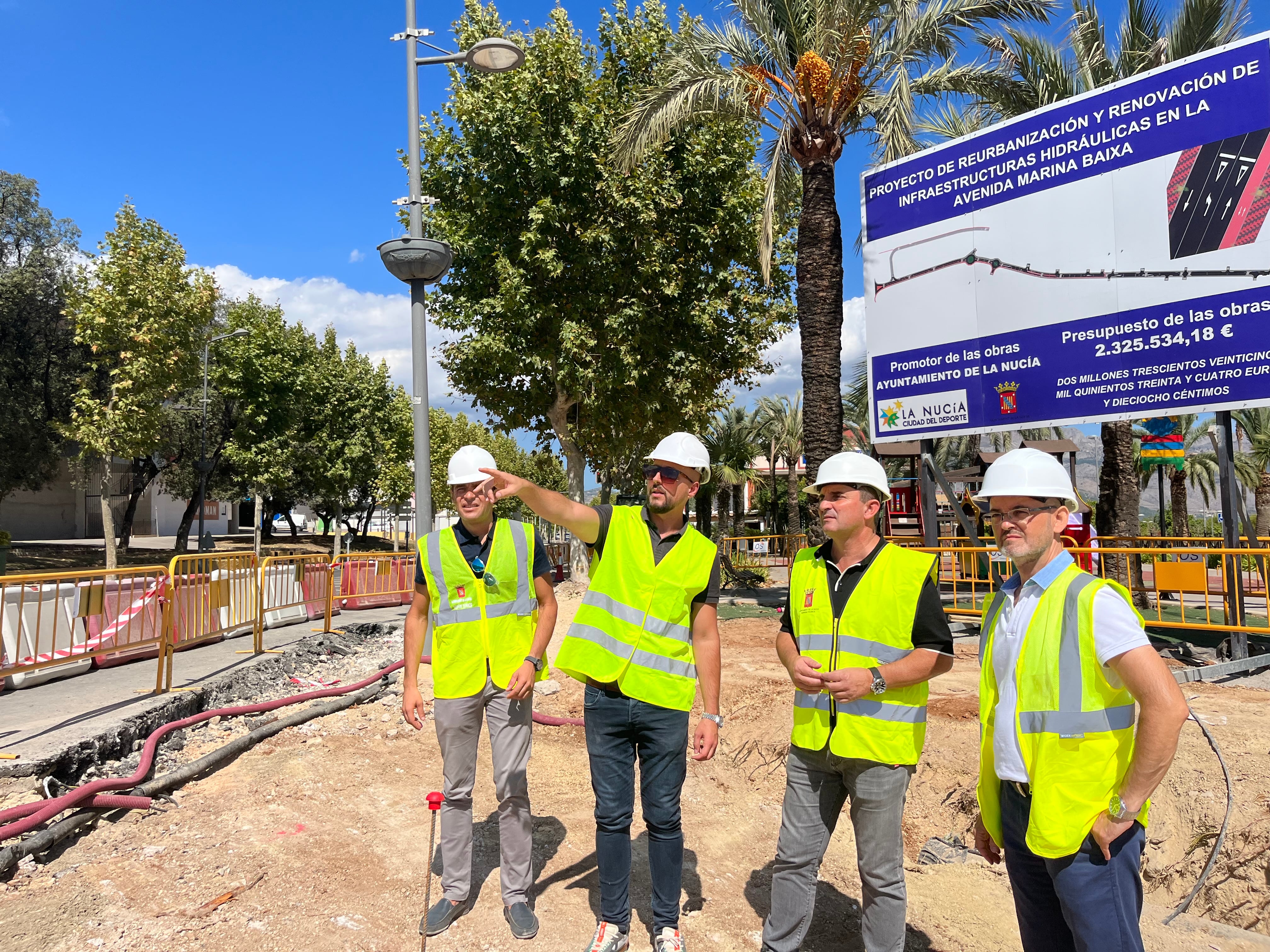 Emilio Fernández, director de la obra; Juan Antonio Rubio, arquitecto técnico municipal junto a Miguel A. Ivorra, concejal de Urbanismo y Bernabé Cano, alcalde de La Nucía