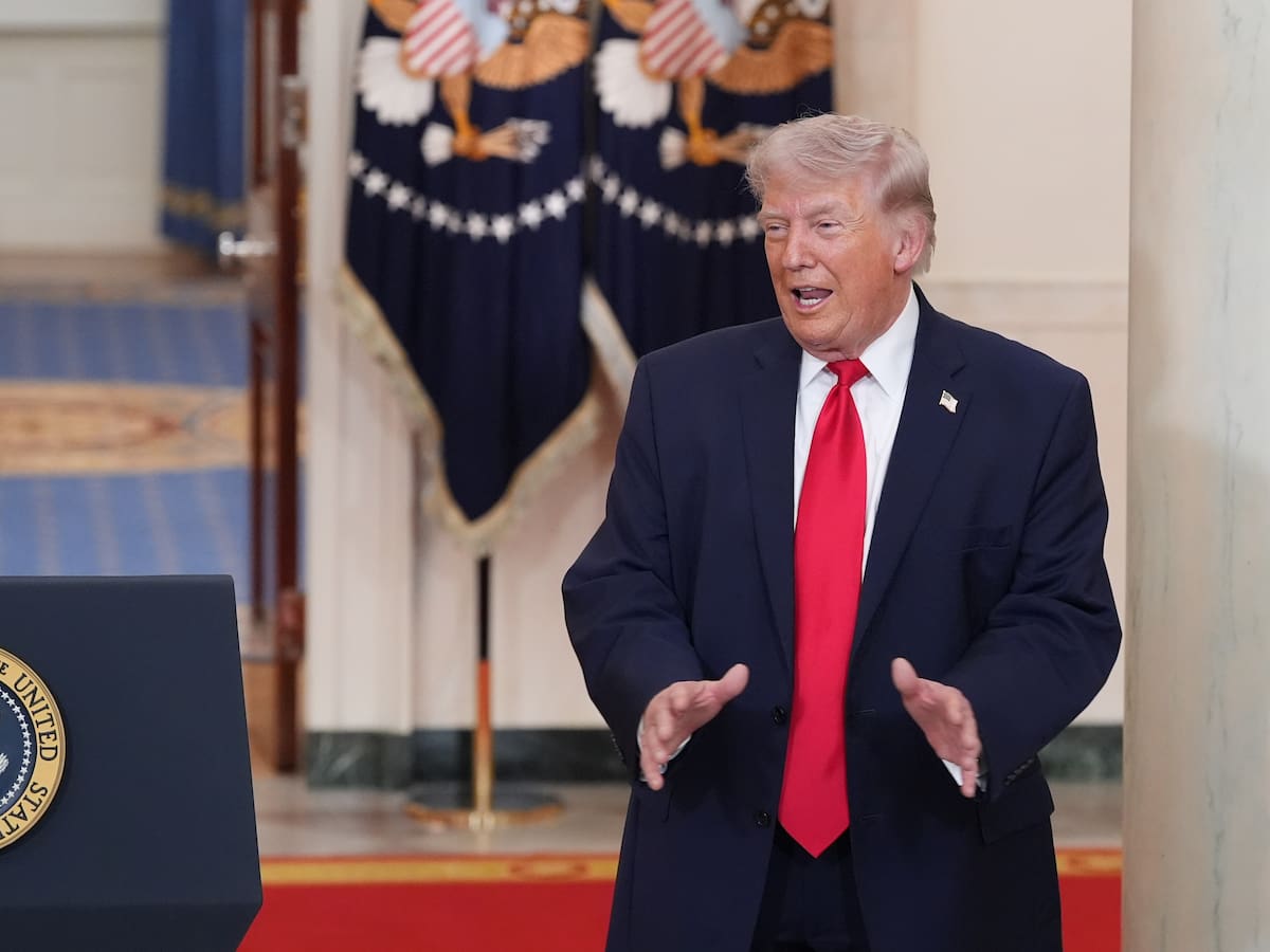 Última hora del conflicto en Oriente Próximo: Trump afirma que EEUU está "negociando ahora" con Irán y hay "una buena posibilidad" de llegar a un acuerdo este lunes