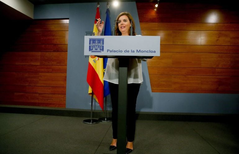 La vicepresidenta del Gobierno, Soraya Sáenz de Santamaría durante la rueda de prensa hoy en el Palacio de la Moncloa donde salió al paso de las declaraciones de Mas sobre el registro en las sedes de CDC y de su fundación