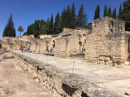 Turistas en Medina Azahara