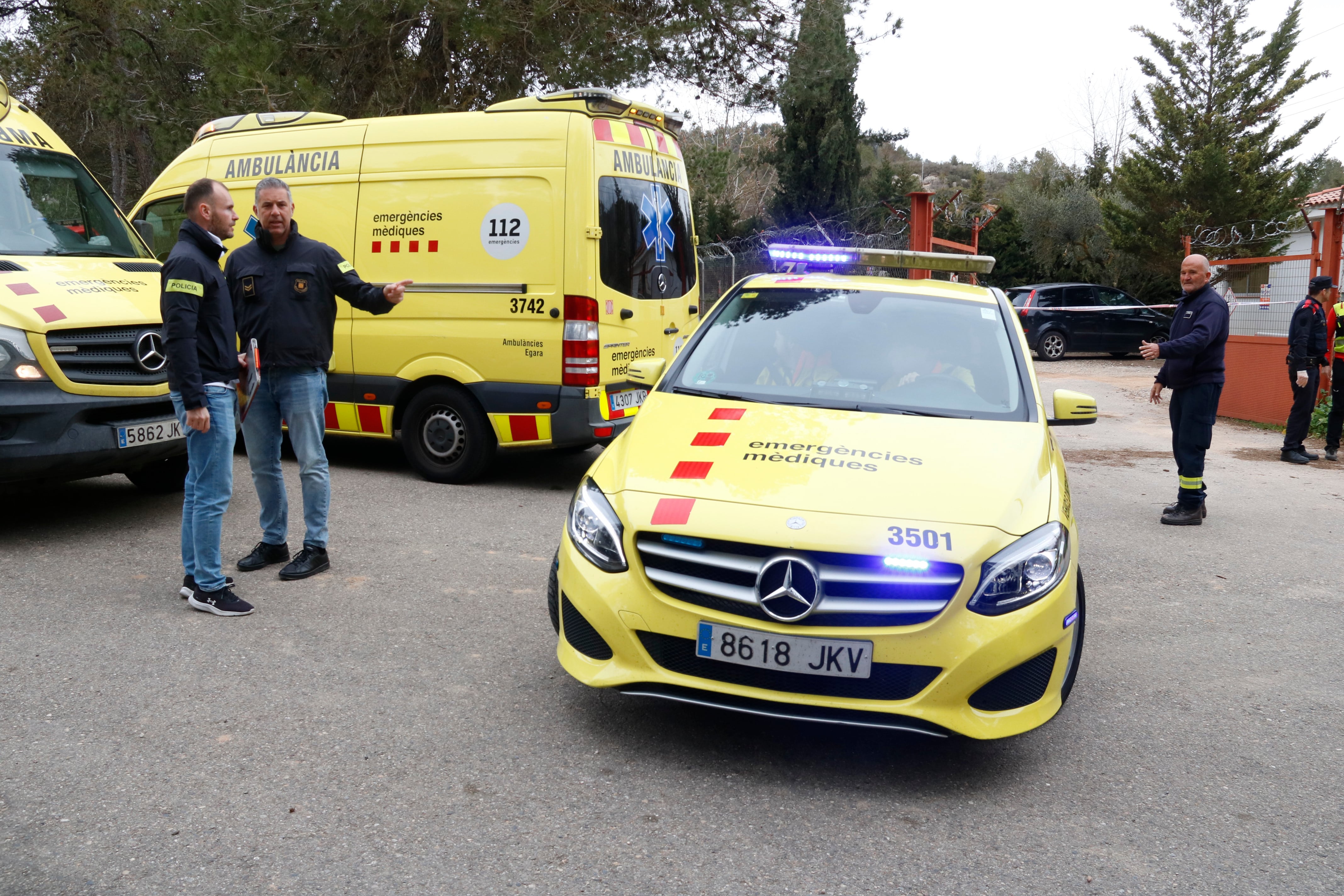 Vehicles del SEM treballant a la zona afectada