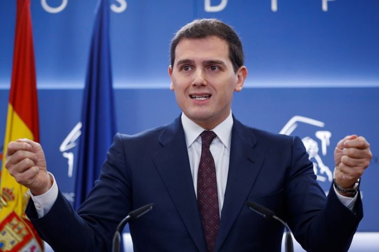 El líder de Ciudadanos, Albert Rivera, durante la rueda de prensa que ha ofrecido en el Congreso para anunciar que ha llegado a un acuerdo con el Gobierno para apoyar los presupuestos de 2018