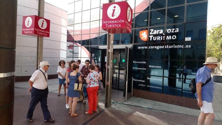 La plaza del Pilar, centro turístico de la comunidad