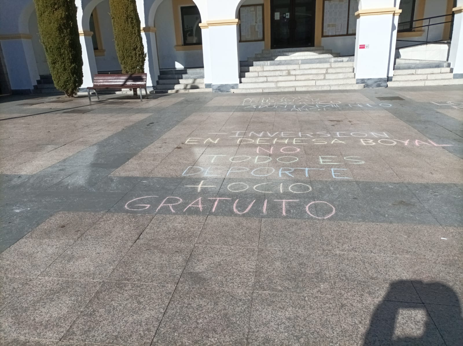 El Ayuntamiento de Sanse impone multas por 1.500 euros por las pintadas con tiza de una Plataforma Ciudadana