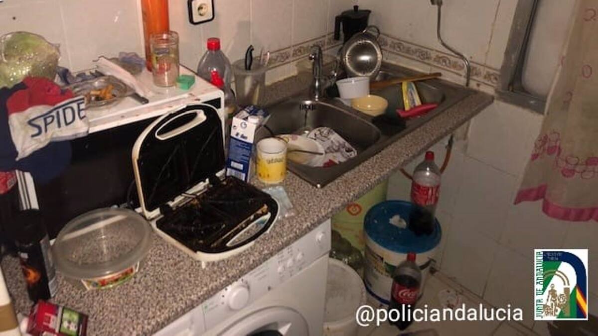 Un juzgado manda a prisión a los padres de un bebé que vivía entre basura