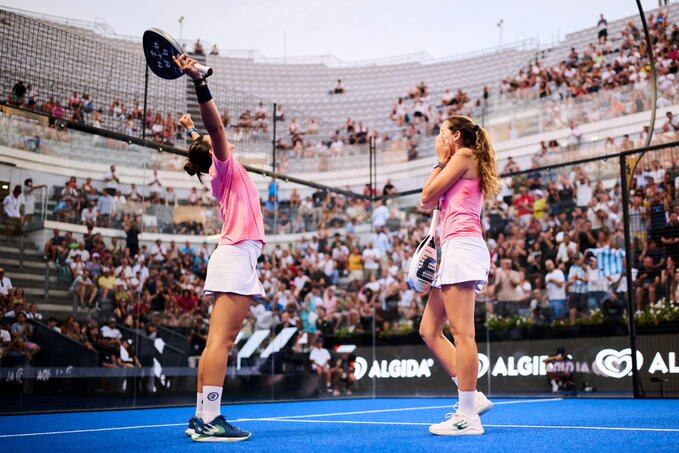 Delfi Brea i Gemma Triay celebren el seu triomf a Roma.