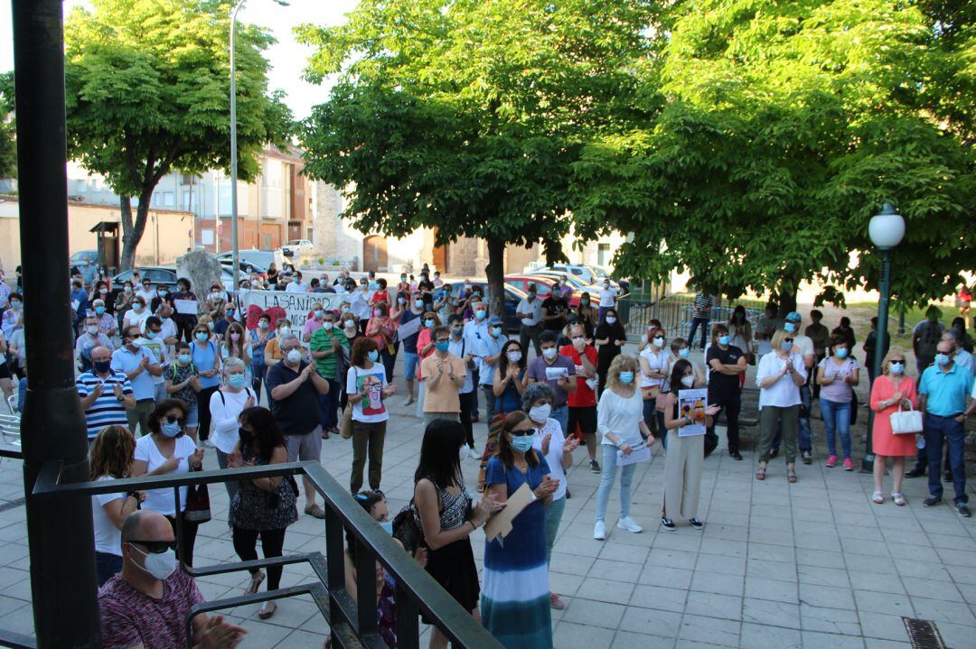 Vecinos de Cuéllar participan en la manifestación en defensa de la sanidad pública en la villa