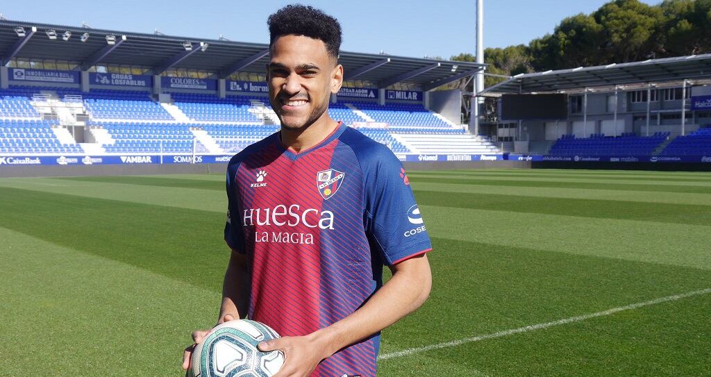 Jordi Mboula, durante su presentación con el Huesca