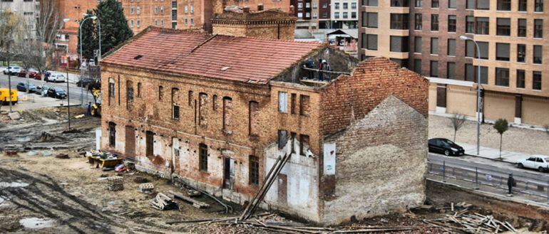 Estado en el que se encuentra la antigua Alcoholera del barrio de Pan y Guindas en Palencia