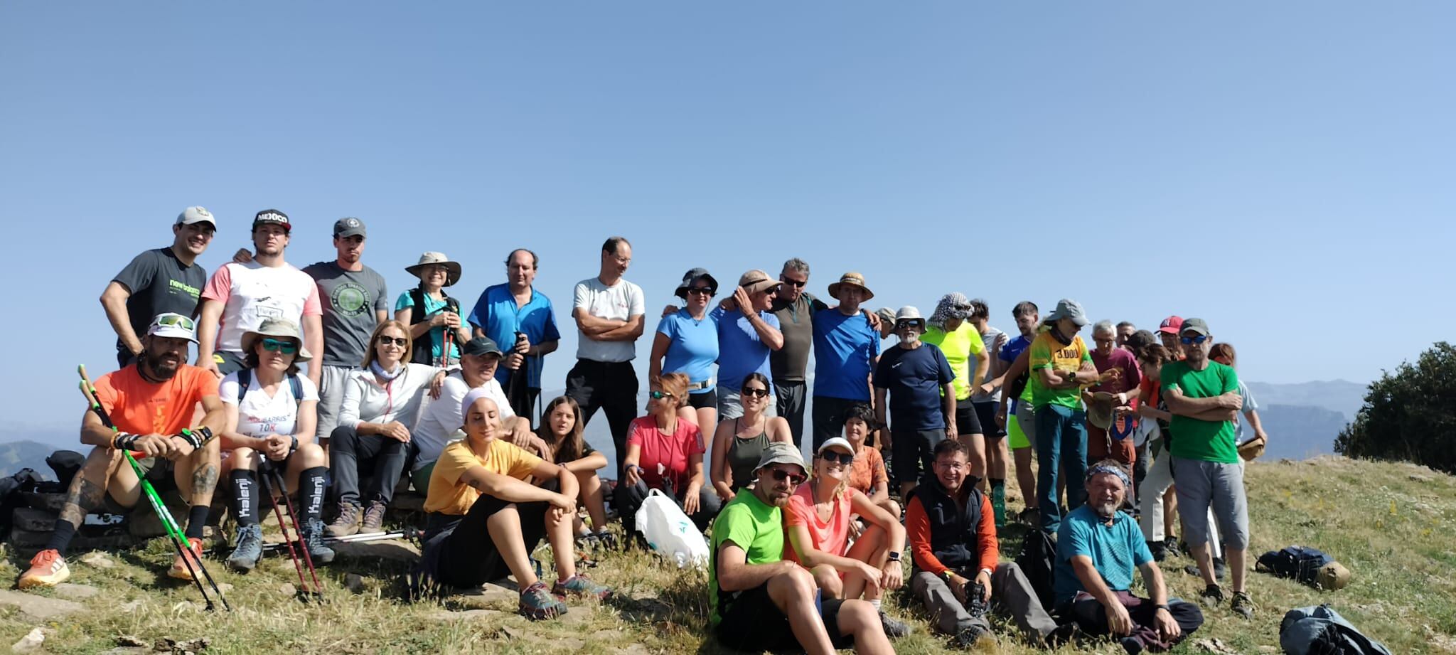 Integrantes del Club de Montaña Nabaín.