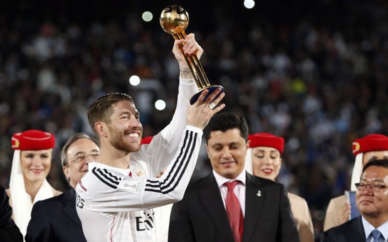 MARRAKECH, MOROCCO - DECEMBER 20: The tournament&#039;s MVP Sergio Ramos of Real Madrid CF celebrates with his trophy during a presentation ceremony after the FIFA Club World Cup Final match between Real Madrid CF and San Lorenzo at Le Grand Stade de Marrakech