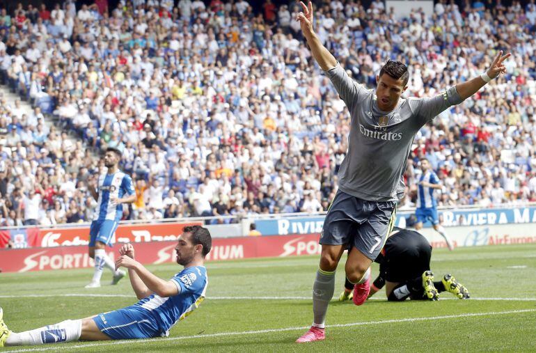 Cristiano celebra uno de sus goles al Espanyol.