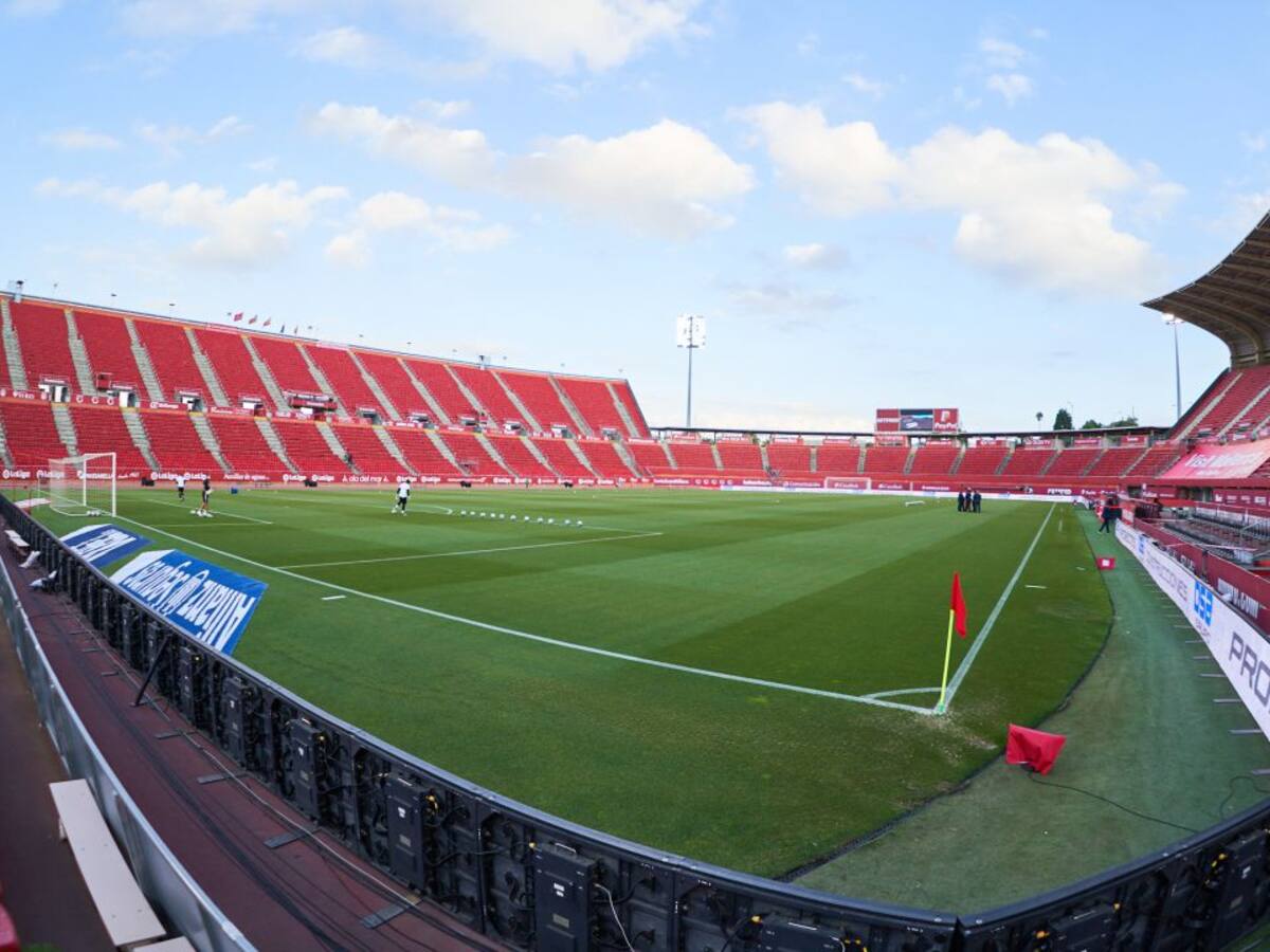 Varios detenidos tras asaltar Son Moix y derrapar en el césped con una furgoneta del club