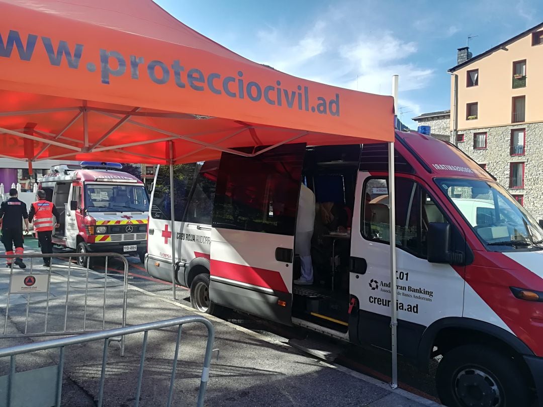 L’Stop Lab mòbil comença a funcionar a Encamp i pot arribar a fer 150 proves TMA al dia.