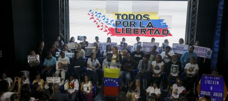 Lilian Tintori (c), esposa del líder opositor venezolano preso Leopoldo Lopez, ofrece un discursoen Caracas (Venezuela). Según los datos oficiales a los que ha tenido acceso la Cadena SER a 30 de junio, destaca nuevamente Venezuela, con 5.000 solicitudes,