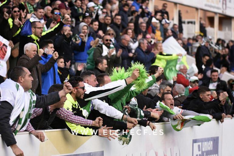 Aficionados del Elche C.F. en el estadio El Collao de Alcoy