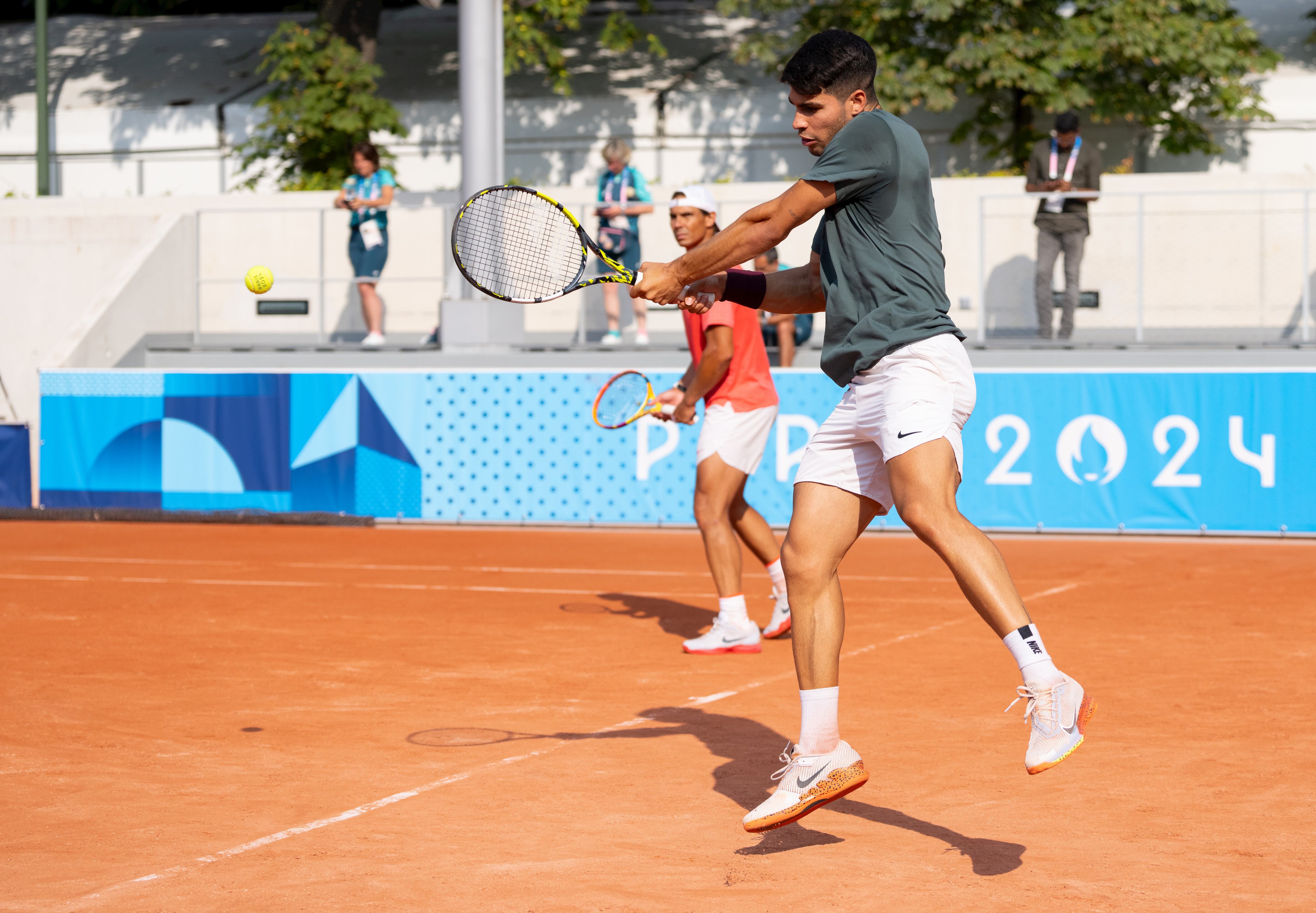 Rafael Nadal y Carlos Alcaraz entrenan su dobles para París 2024