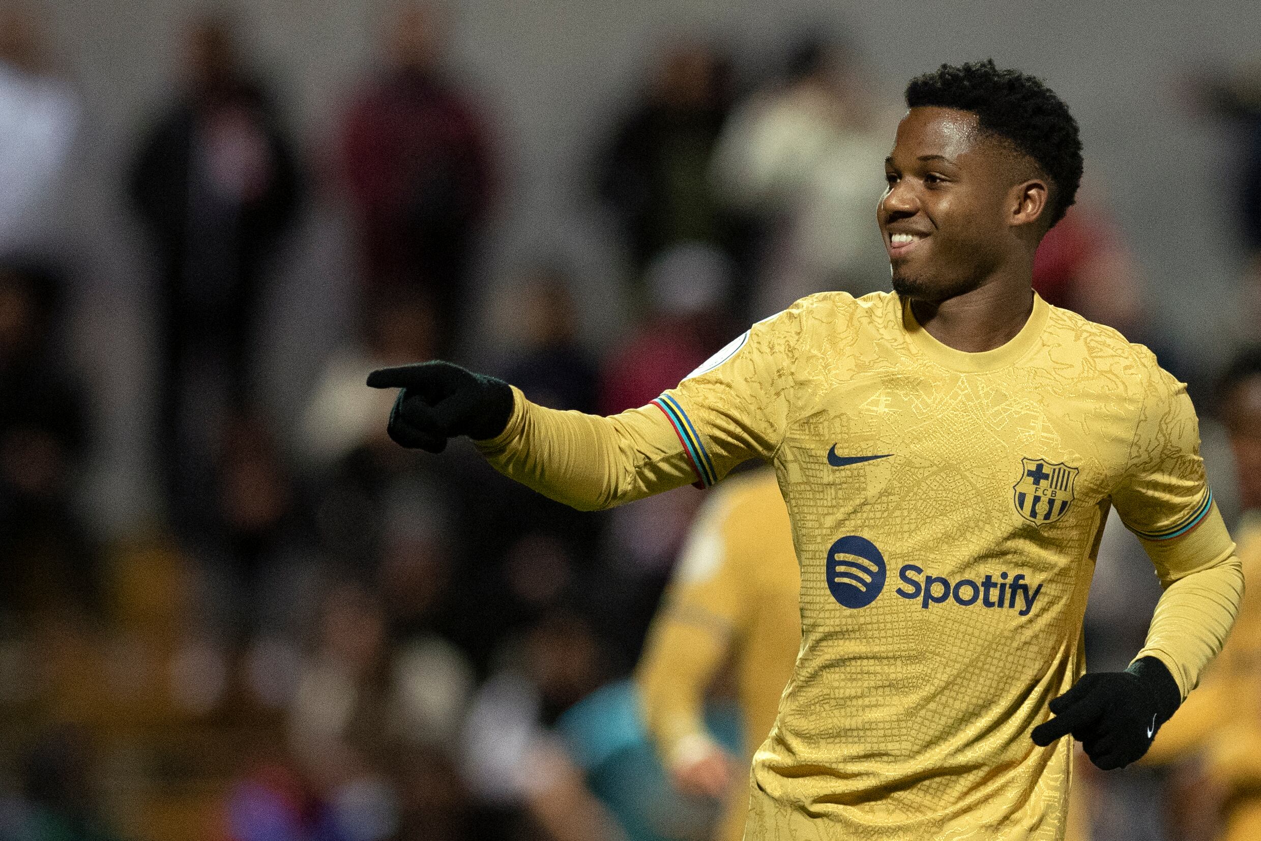 Ansu Fati tiene posibilidades de ser titular ante la ausencia de Lewandowski.