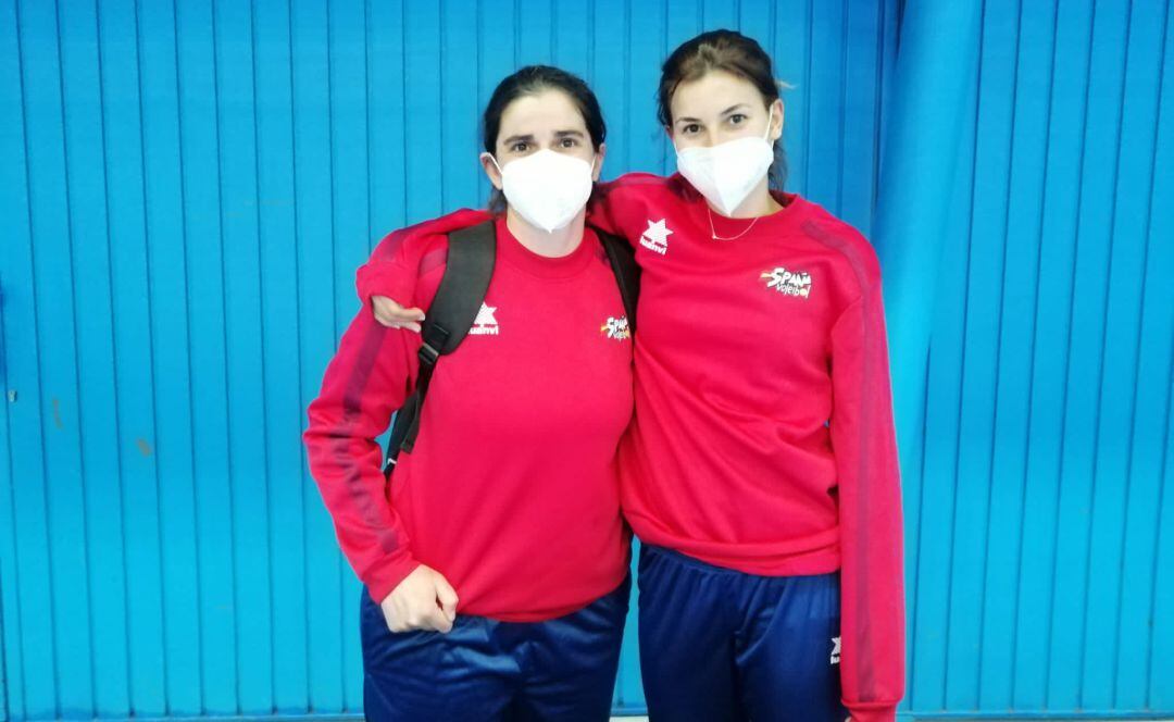 Sabor algareño en la selección: Denia Bravo (derecha) junto a Esther López