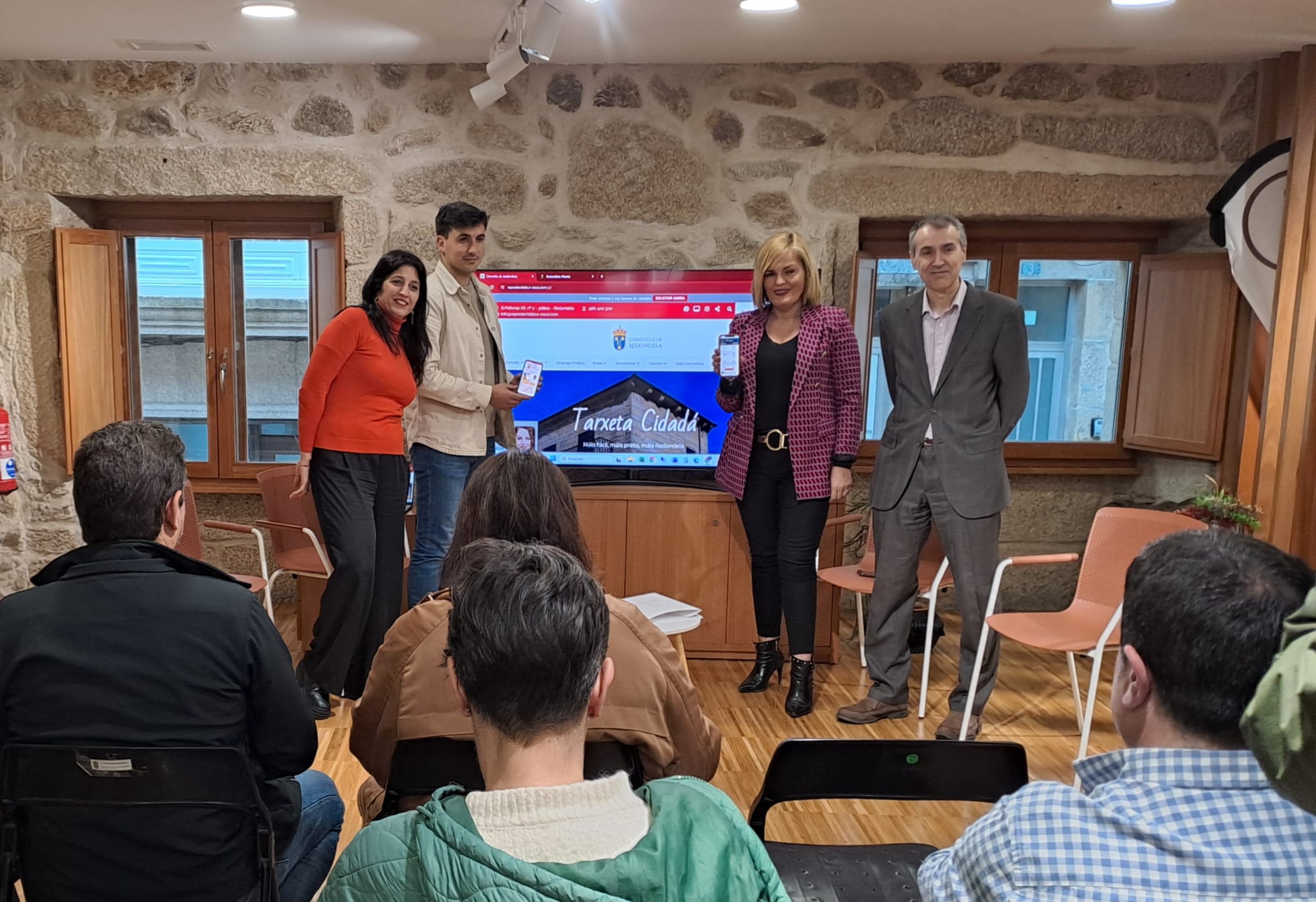 Acto de presentación de los nuevos canales de participación ciudadana del concello de Redondela