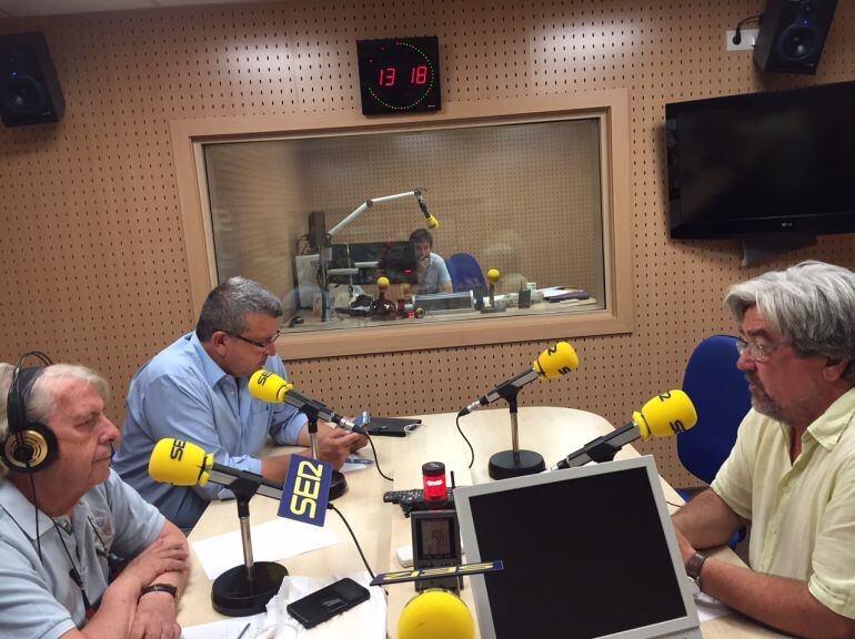 Antonio Balibrea, Fernando Llopis y Pedro Nuño de la Rosa en la tertulia de Radio Alicante 