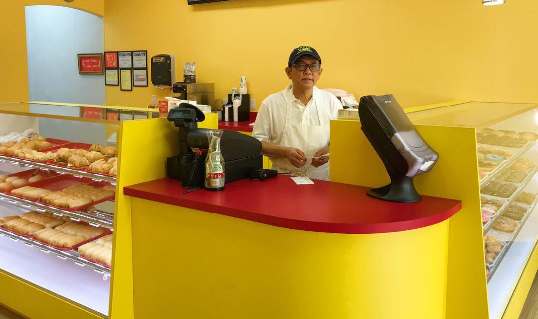 Satharith By en su establecimiento.