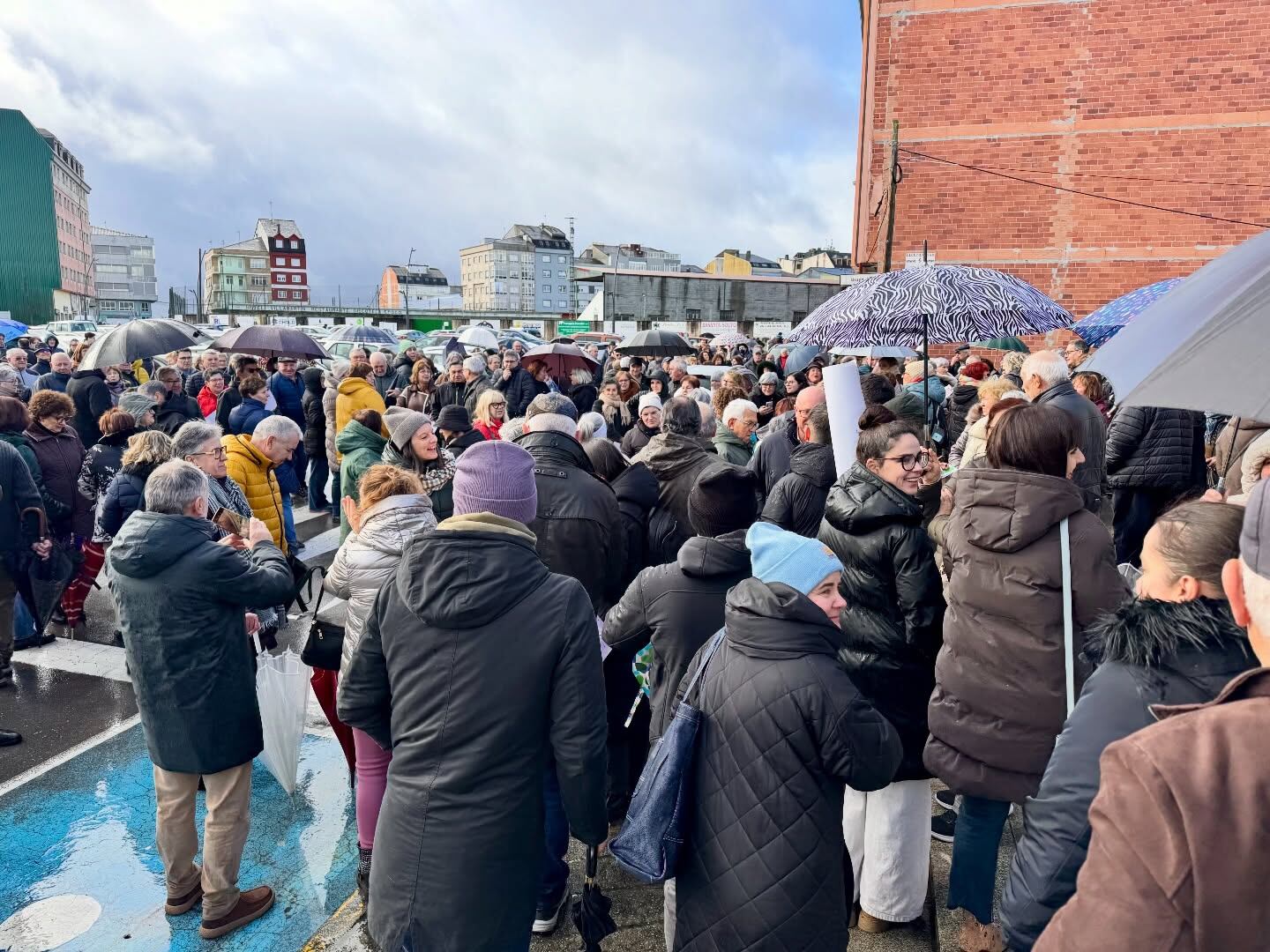 Cientos de vecinos colapsaron las calles de Vilalba demando mejoras en la asistencia sanitaria.
