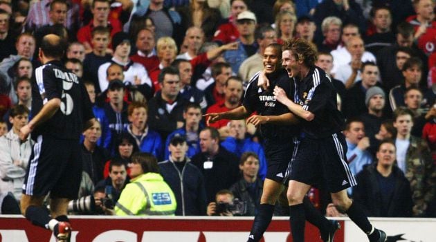 McManaman y Ronaldo celebran un gol en Old Trafford