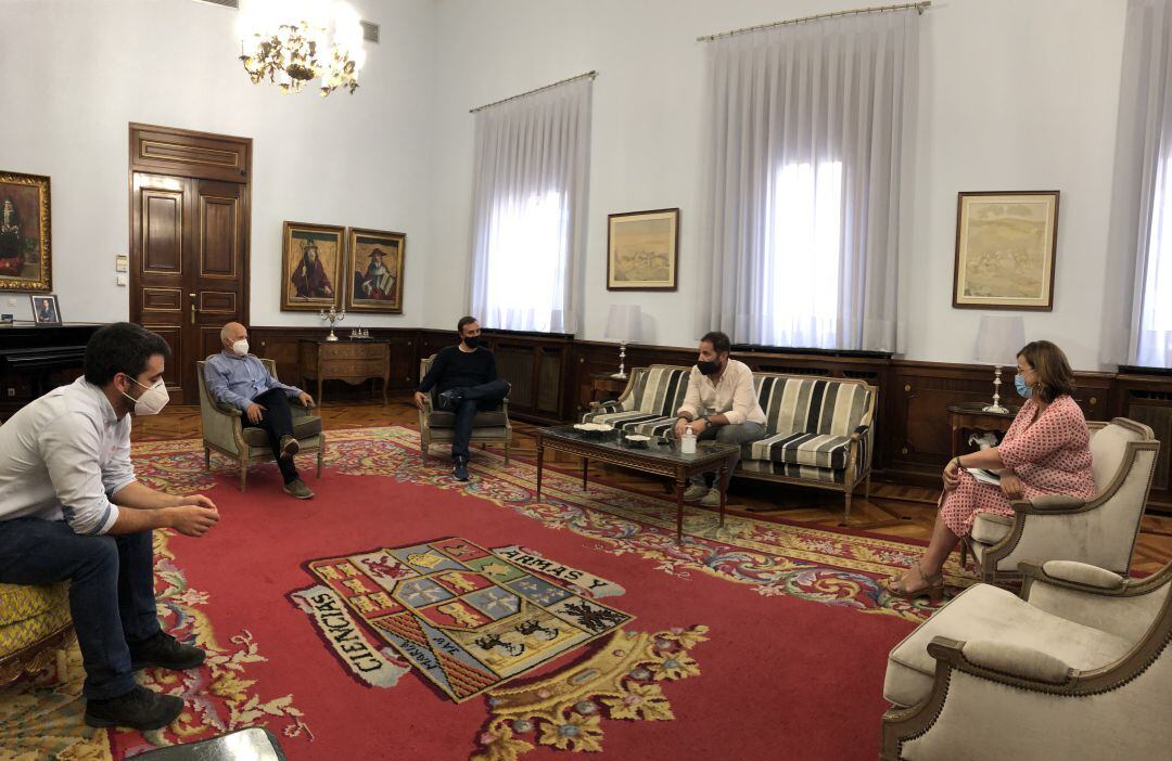 Reunión con el alcalde de Cervera de Pisuerga (Palencia) en la Diputación 