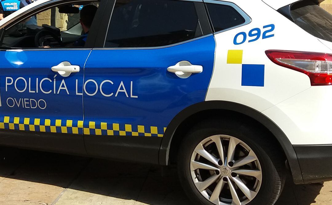 Coche de la policía local de Oviedo