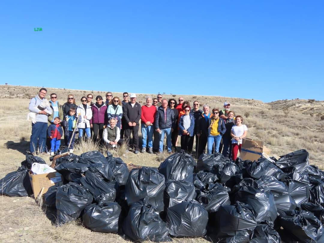 Participantes en la jornada de formación y limpieza mediambiental de Arévalo