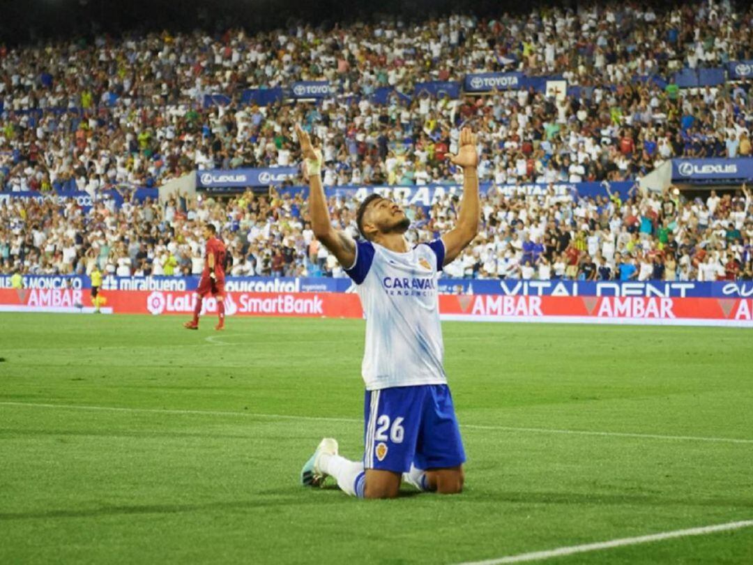 Luis Suárez celebra un gol en La Roamareda