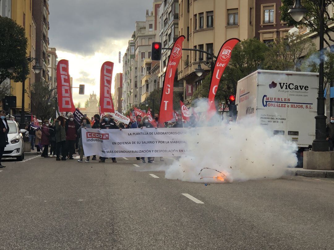 Cabecera de la manifestación en defensa del empleo en Ovejero