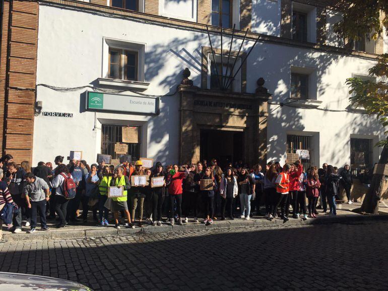 Los alumnos de la Escuela de Arte de Jerez han reclamado mejoras en estas instalaciones