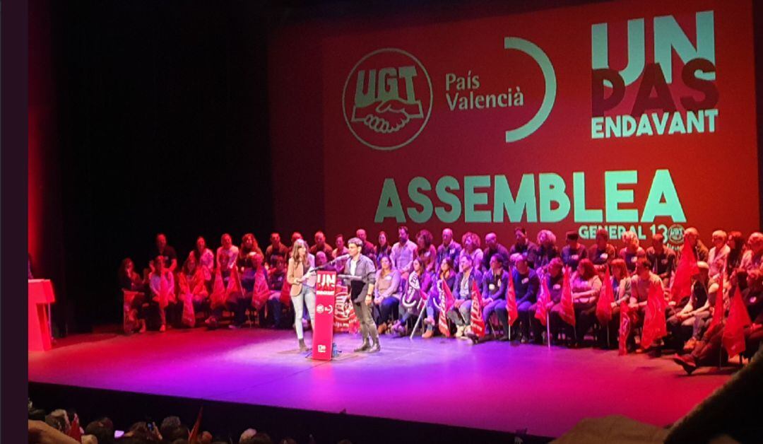 Escenario de la Asamblea General de UGT PV antes de las eleeciones
