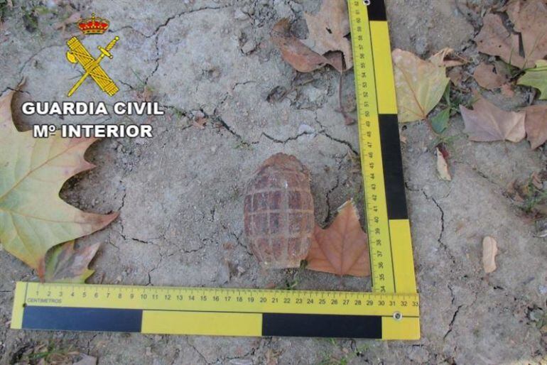 Granada de mano encontrada en el Parque Natural de la Sierra de Húetor