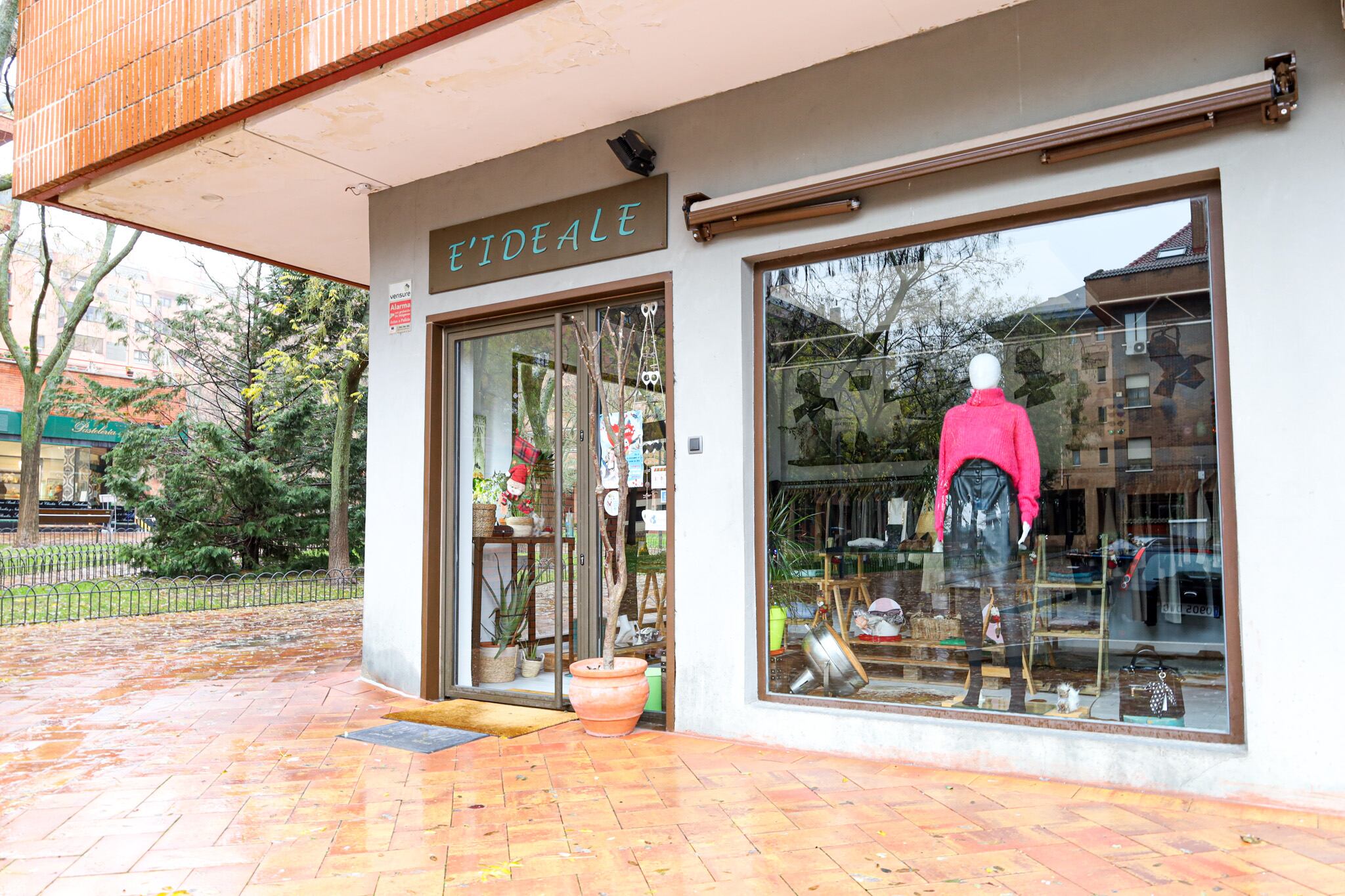 Escaparate de un comercio local de Tres Cantos