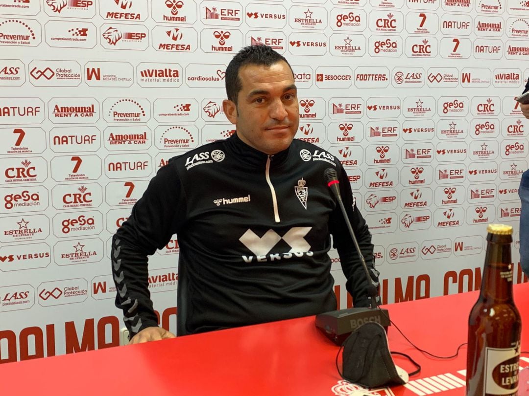 Adrián Hernández en rueda de prensa