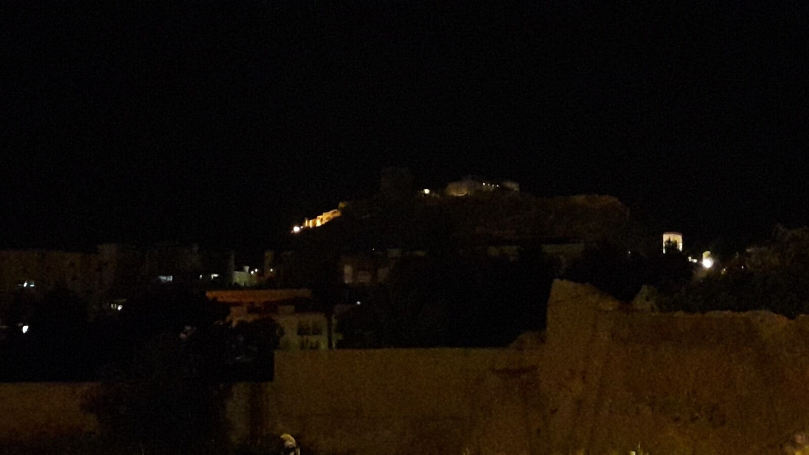 Roban 1 km de cable eléctrico de la iluminación ornamental del castillo