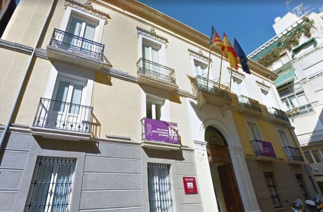 Fachada del edificio de la Sidicatura de Greuges en Alicante