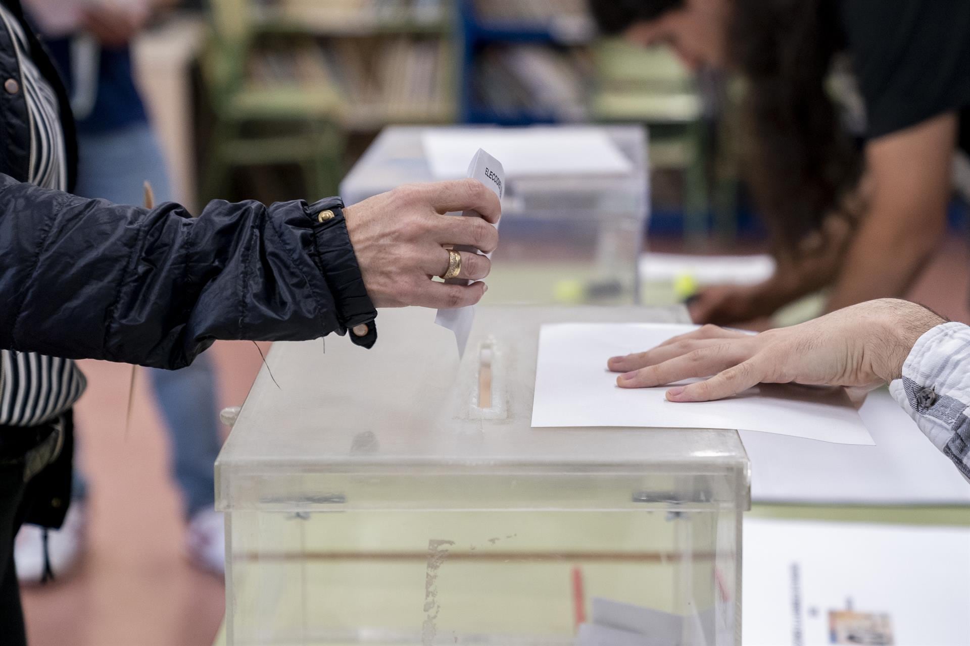 Los gallegos que hayan resultado elegidos para presidir, ser vocales o suplentes deberán presentarse el domingo 18F en el colegio electoral que le corresponda