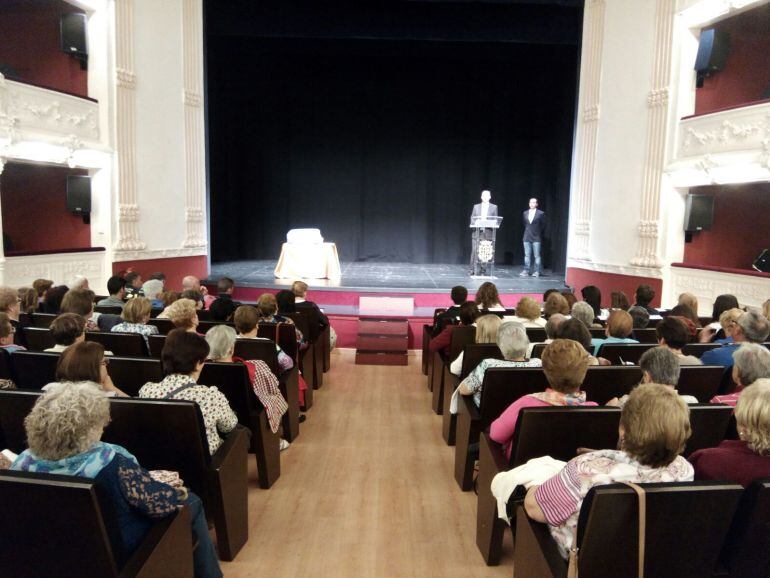 Acto de clausura en el Teatro Principal de Palencia del curso de los Centros Sociales Municipales