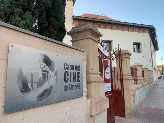 El Ayuntamiento de Almería licita por 320.000 euros obras para dotar la Casa del Cine de zonas de producción audiovisual.