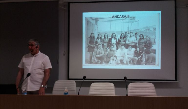 Momento de la charla en la que Carlos Monje se refería al grupo Andaraje 